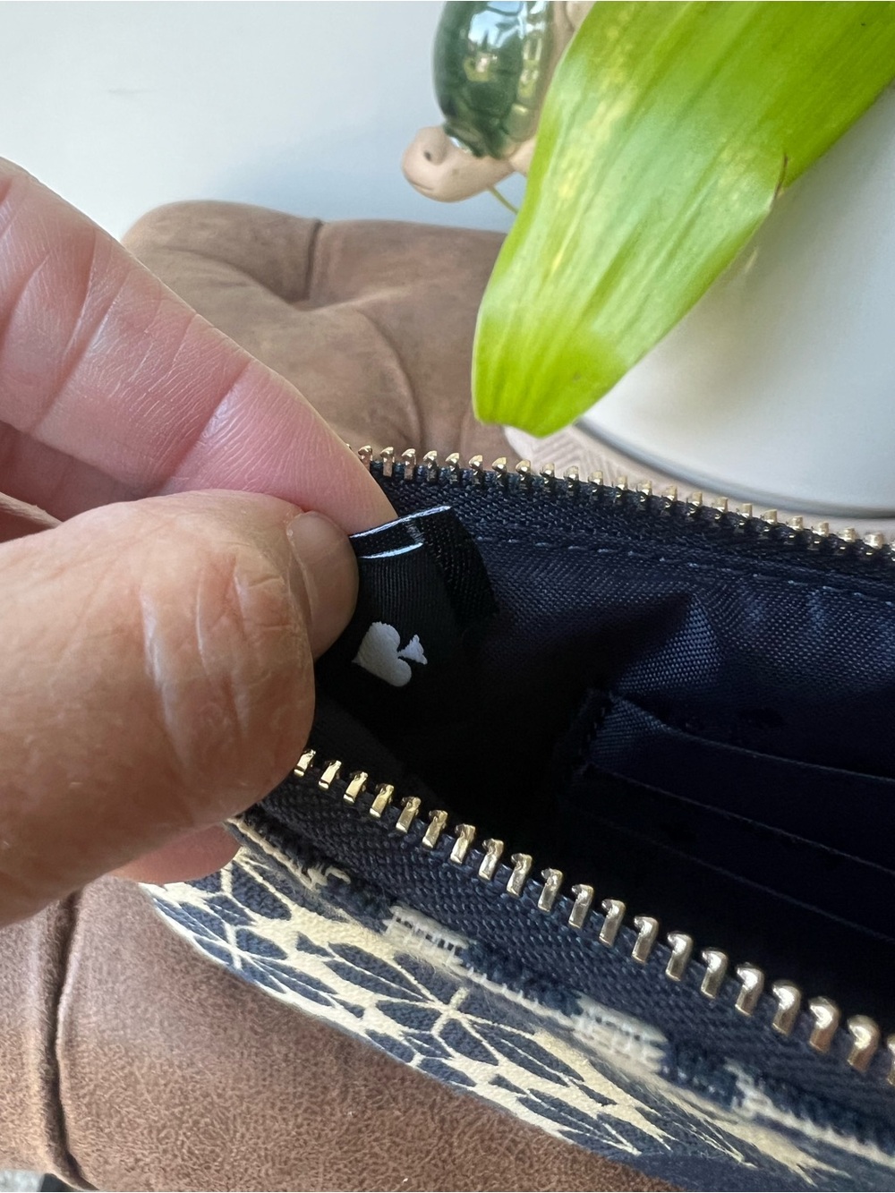 kate spade Navy & Cream Floral Stripe Wristlet Limited Edition Like New - Picture 8 of 8